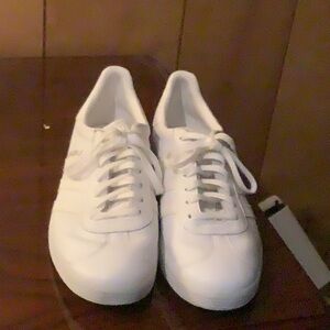 Good condition all white mens sneakers size 10